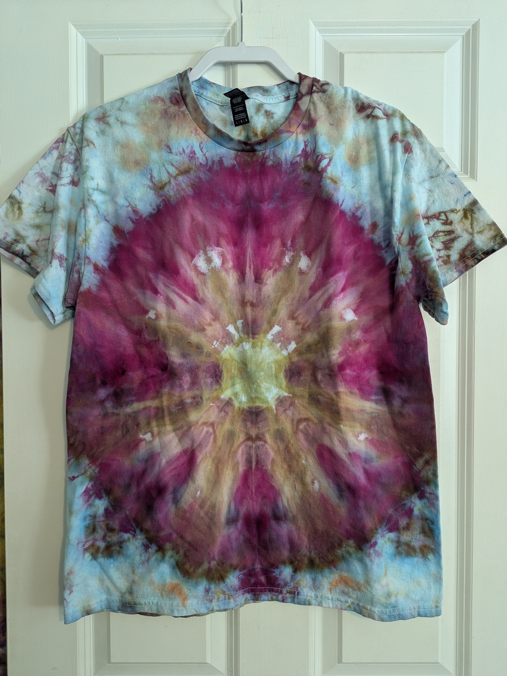 NWOT Tie-Dye Ice dye Crewneck T-Shirt